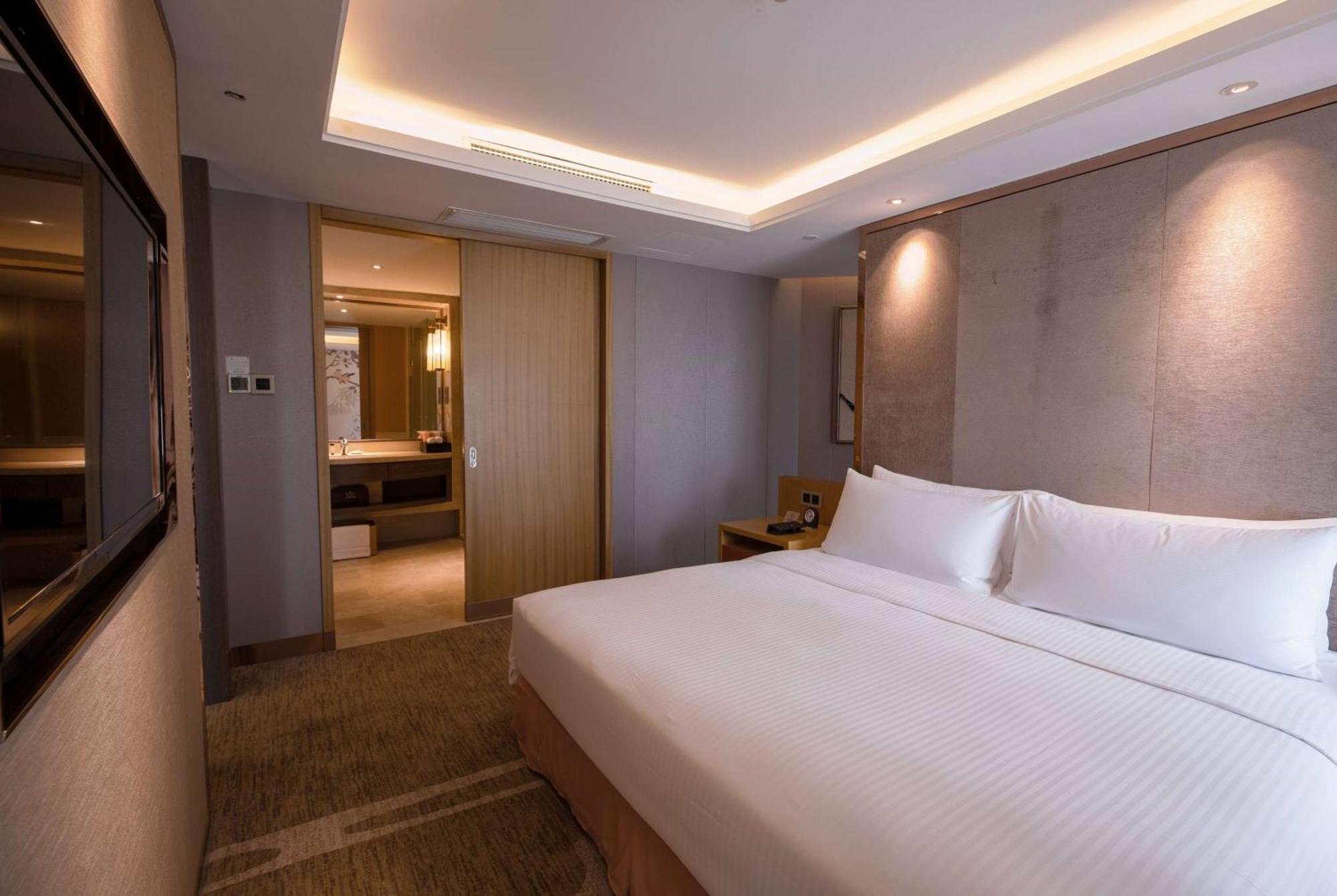 Готель Ramada Plaza By Wyndham Fuzhou South Екстер'єр фото